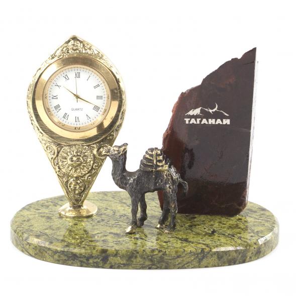 Сувенирные часы &amp;quot;Верблюд&amp;quot; бронза, камень змеевик, яшма