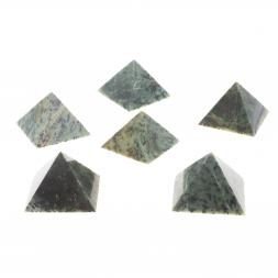 Пирамида из нефрита 6,5х6,5х4,5 см